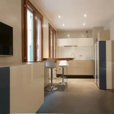 Regina Vittoria Frezzeria Venice